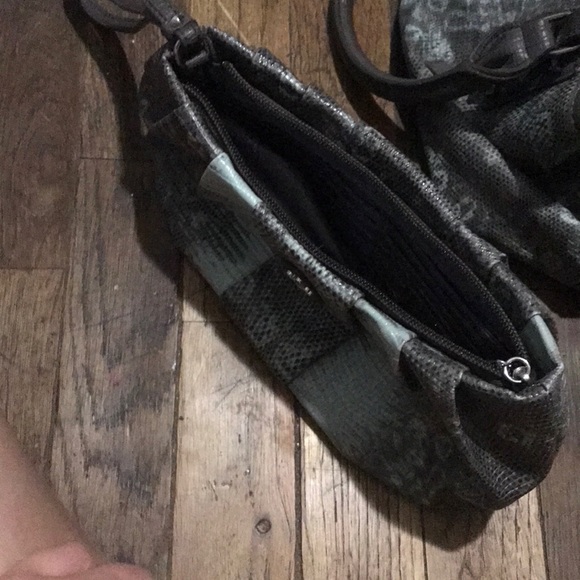 A purse with a matching wallet - Picture 3 of 4